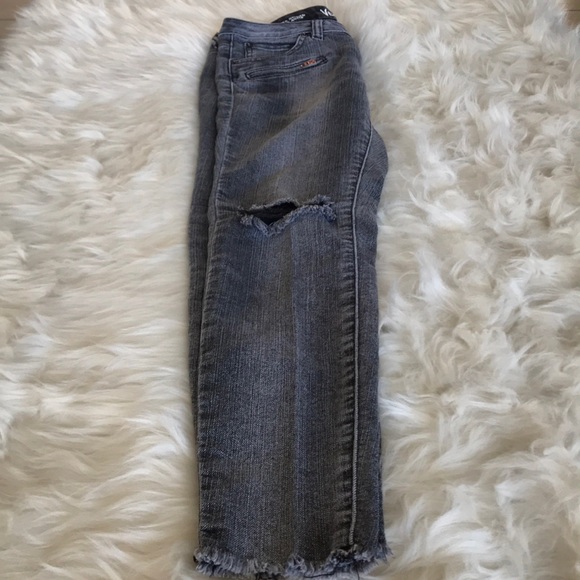 Volcom - Picture 2 of 8